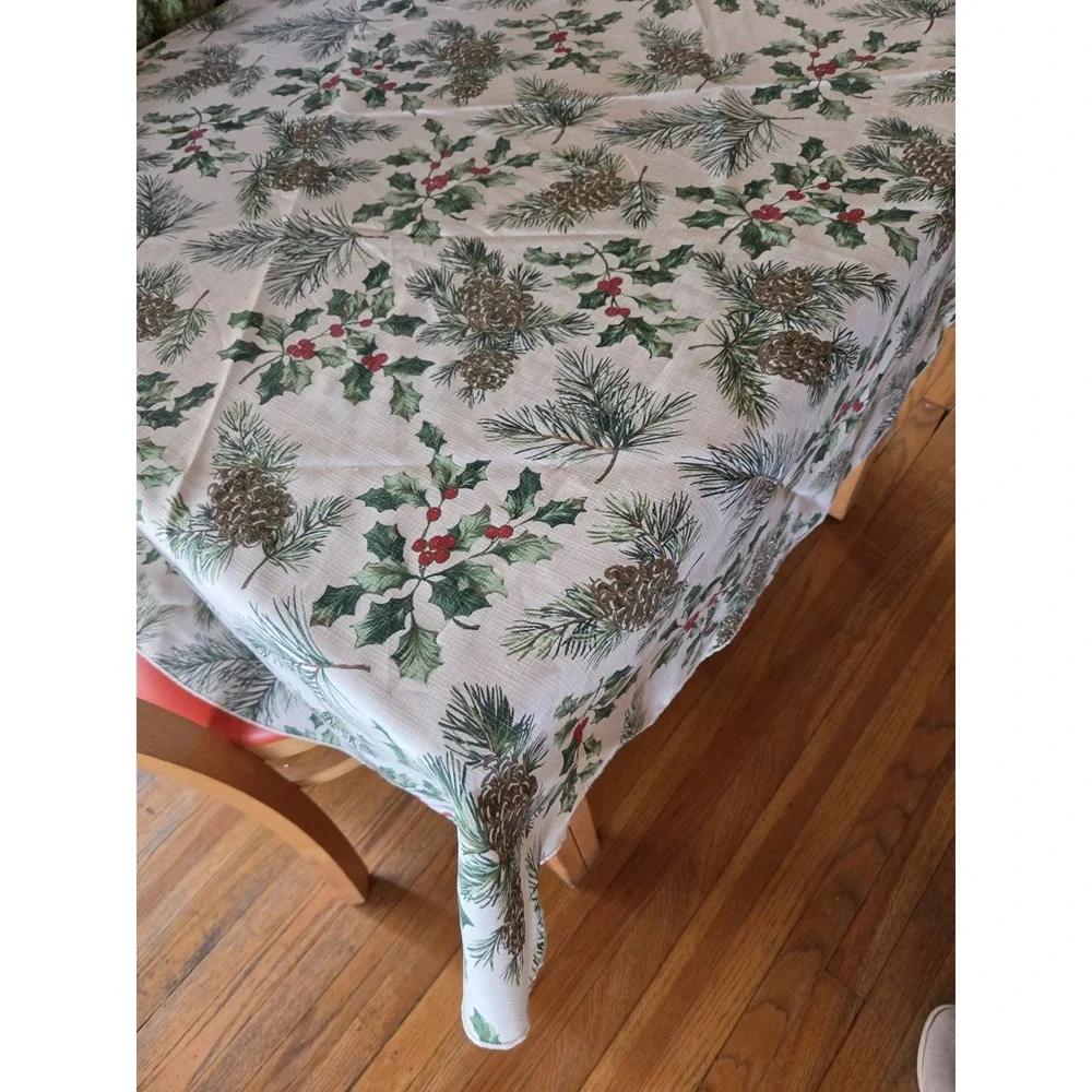 70 Round Christmas Tablecloth Green Holly Pinecones Red Berries Polyester Easy